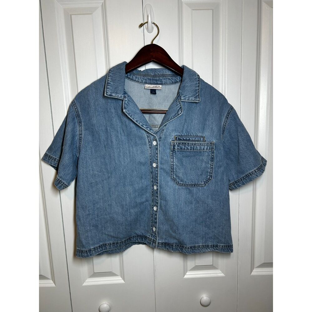Universal Thread Denim Beach Shirt Short Sleeve Collared Button Down Light Wash